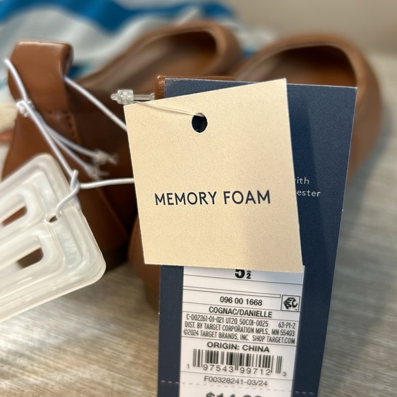 NWT Woman’s Danielle Scrunch Ballet Flats by Universal Thread - Picture 7 of 7